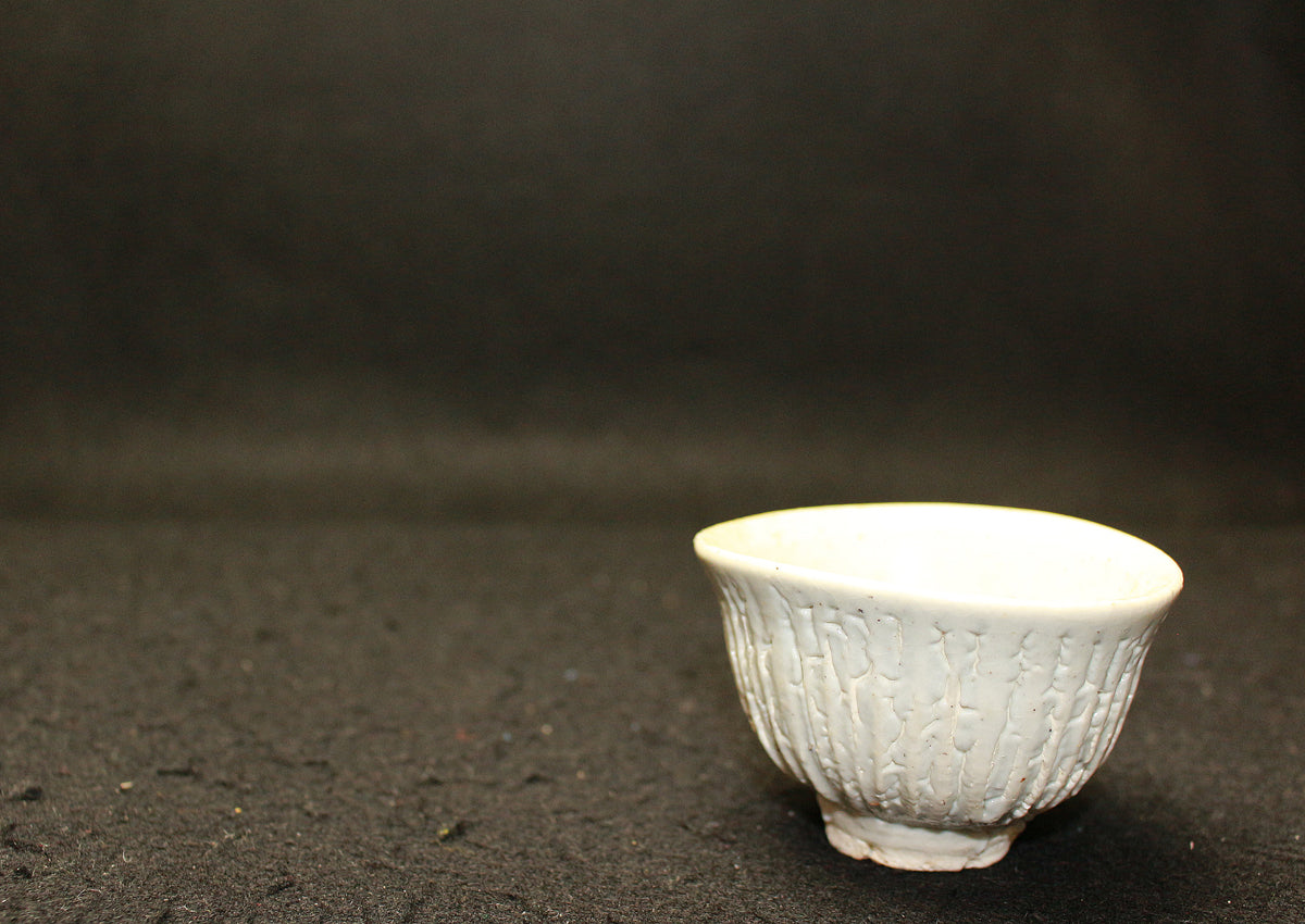 25148 UCHIDA Koichi (Kuchiki-style white porcelain sake cup) 