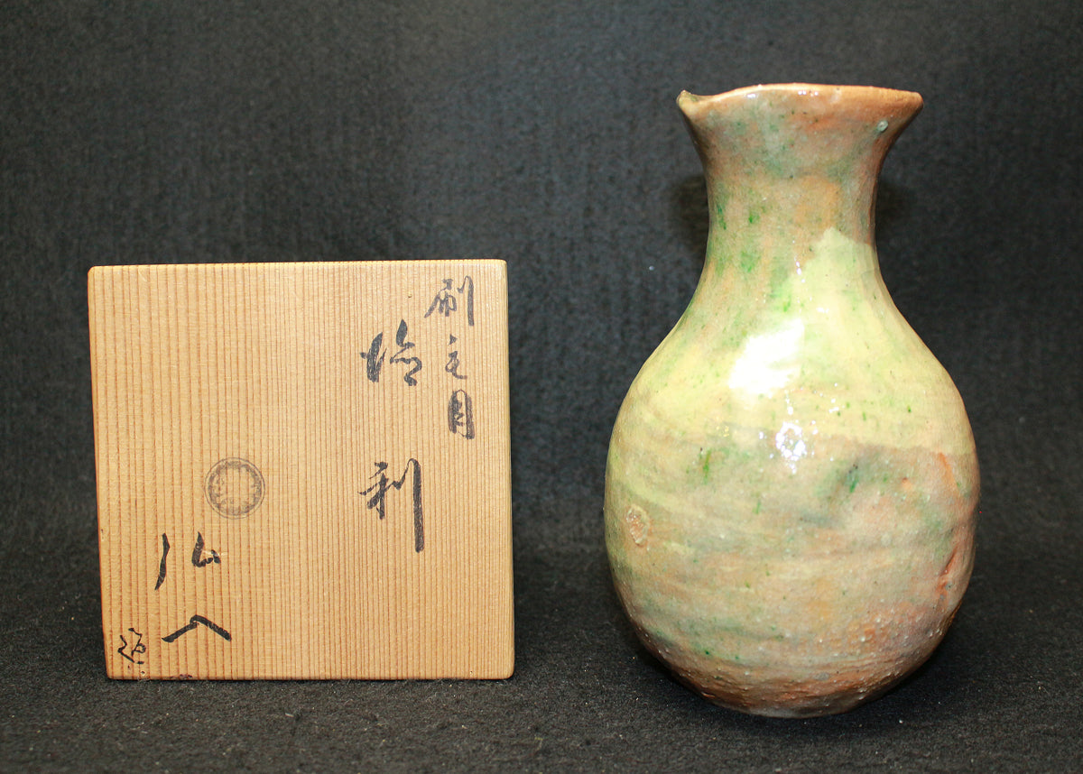 25826 12th generation Raku Koinyu (Brushed sake bottle)