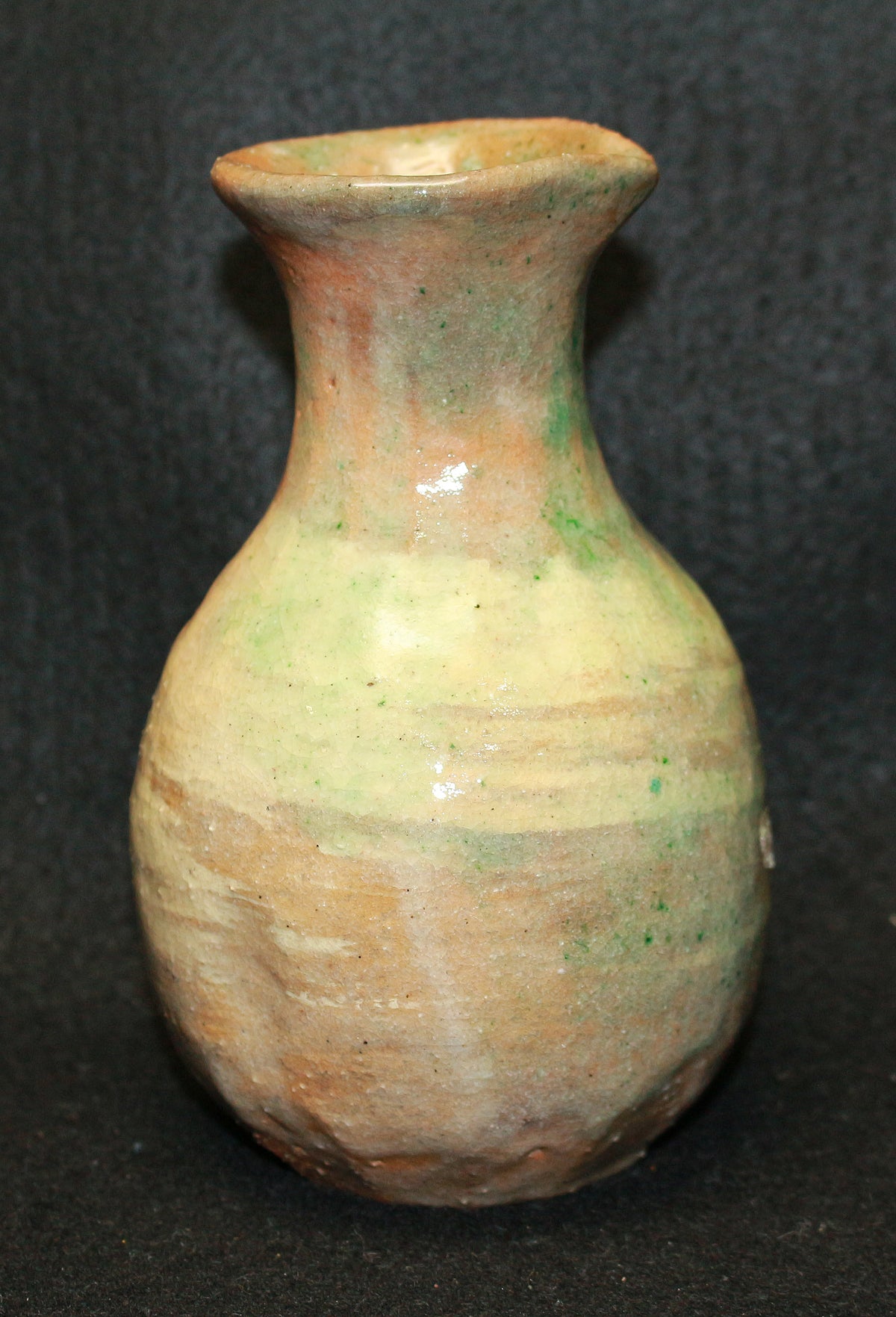 25826 12th generation Raku Koinyu (Brushed sake bottle)