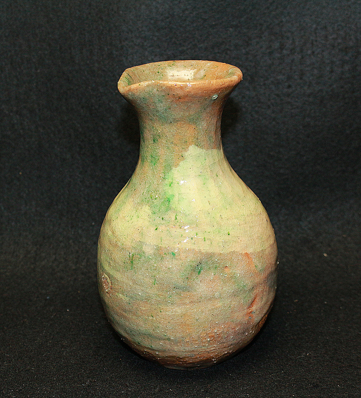 25826 12th generation Raku Koinyu (Brushed sake bottle)