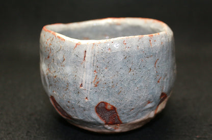 25831 Toshisada Wakao Rat Shino tea bowl