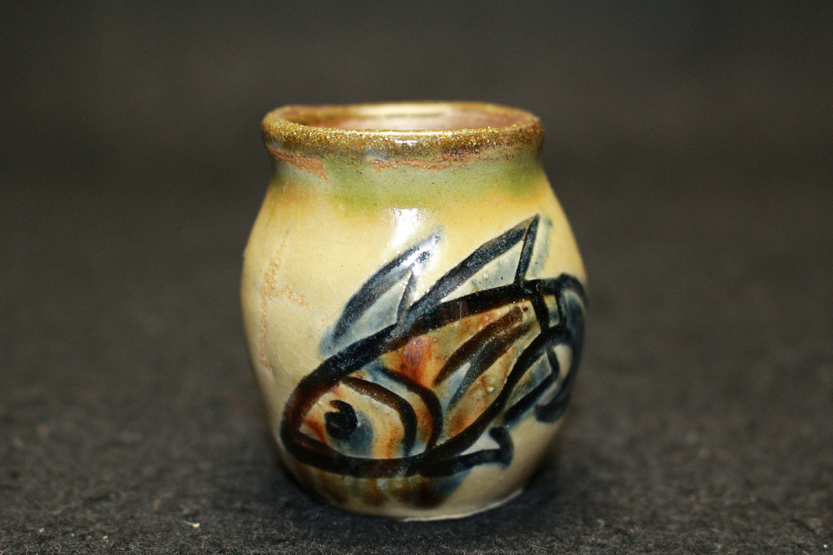 25838 Living National Treasure Jiro Kinjo Small Jar with Fish Design (No Box)