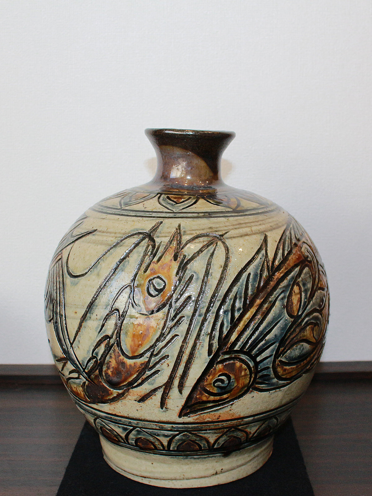 25841 Living National Treasure Jiro Kinjo, Shrimp and Fish Motif Vase