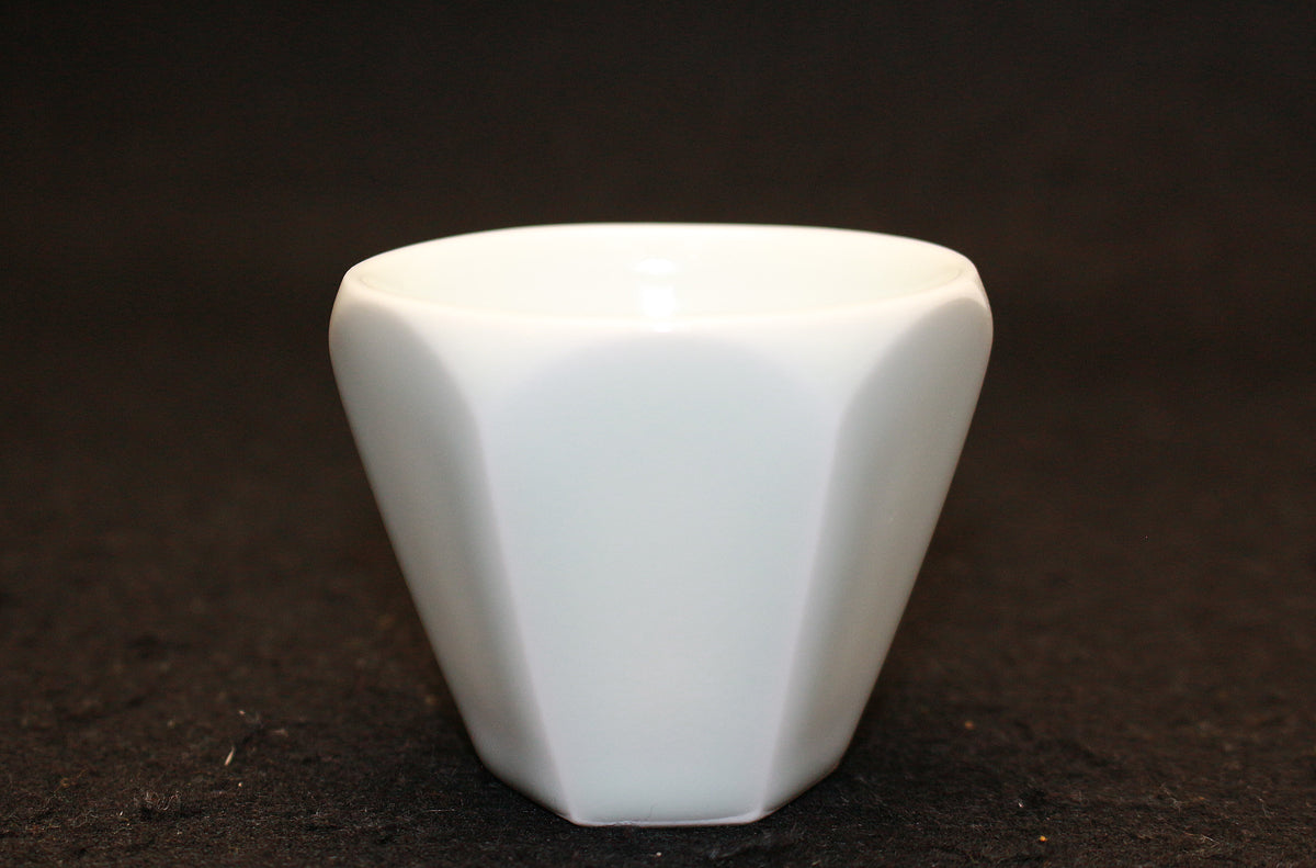 25925   人間国宝 前田昭博  白瓷面取盃　MAEDA Akihiro