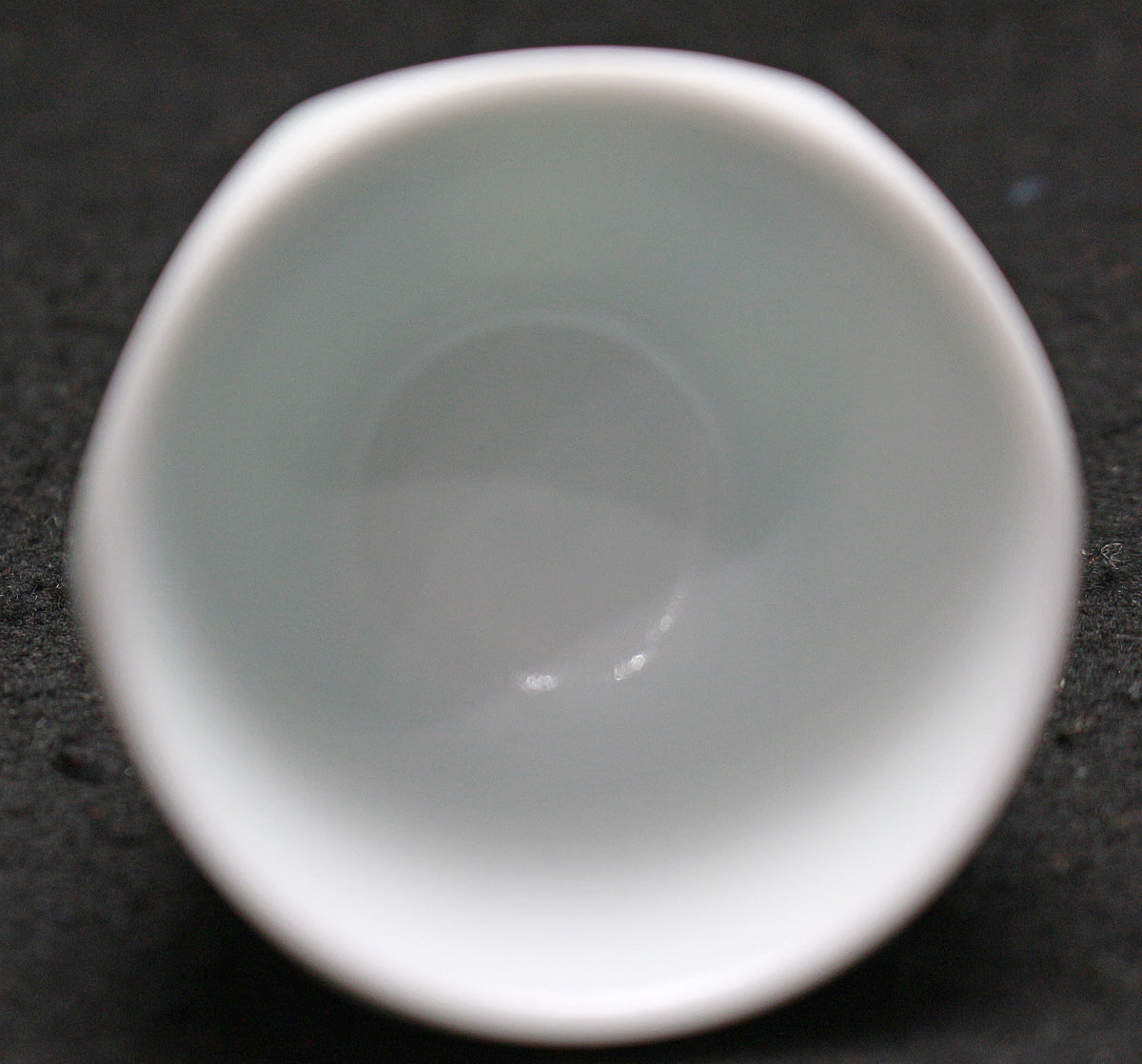 25925   人間国宝 前田昭博  白瓷面取盃　MAEDA Akihiro