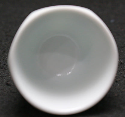 25925   人間国宝 前田昭博  白瓷面取盃　MAEDA Akihiro