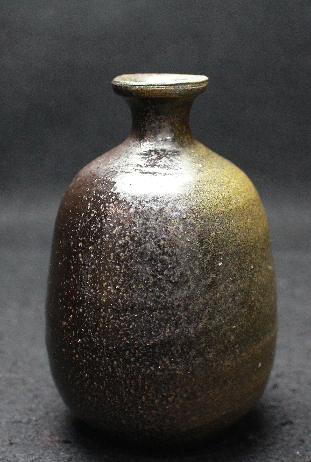 26062	伊勢崎淳	　備前黒徳利