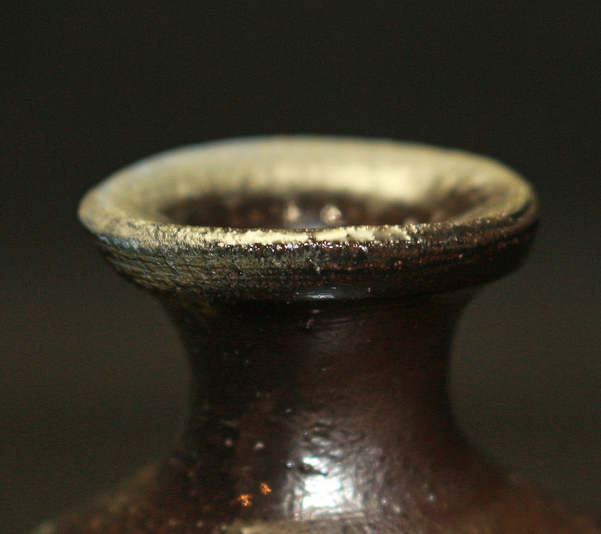 26062	伊勢崎淳	　備前黒徳利