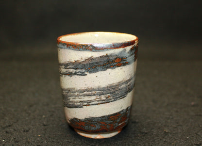 26045	北大路魯山人	 絵瀬戸渦文湯呑（黒田識）  KITAOJI Rosanjin