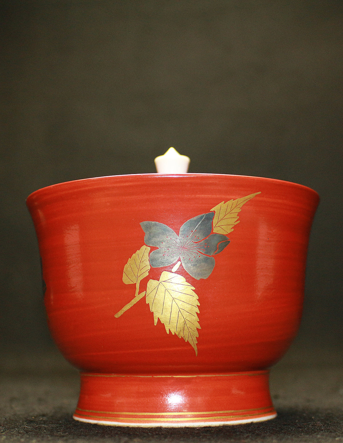 26047 13th Sakaida Kakiemon Incense Burner with Dark Red and Golden Yamabuki Design