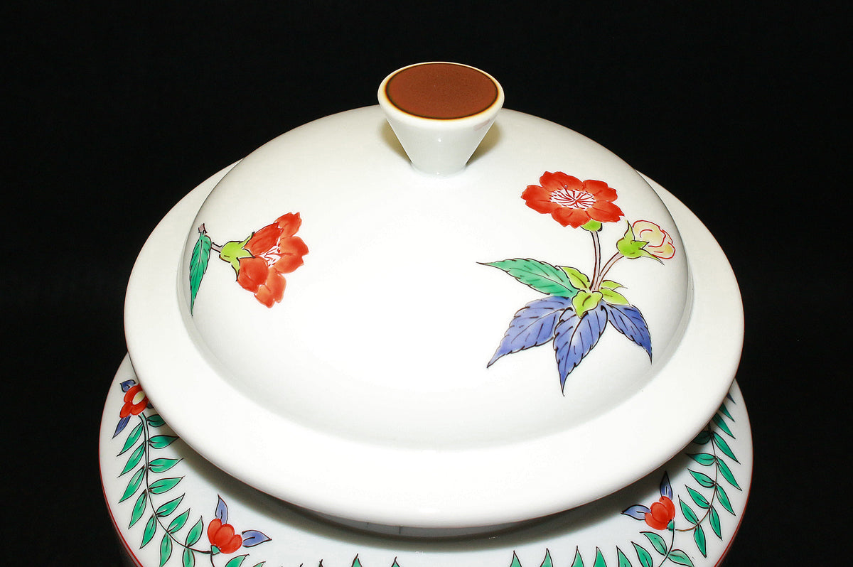 26053 人间国宝 第十四代坂田柿右卫门罐，罐身饰有云纹手和花卉图案（沉香罐，特别限量版） 