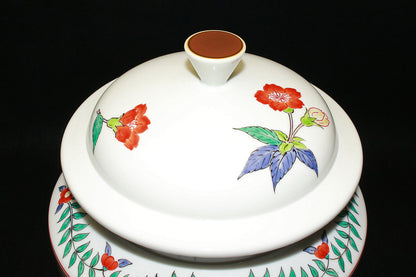 26053 人间国宝 第十四代坂田柿右卫门罐，罐身饰有云纹手和花卉图案（沉香罐，特别限量版） 