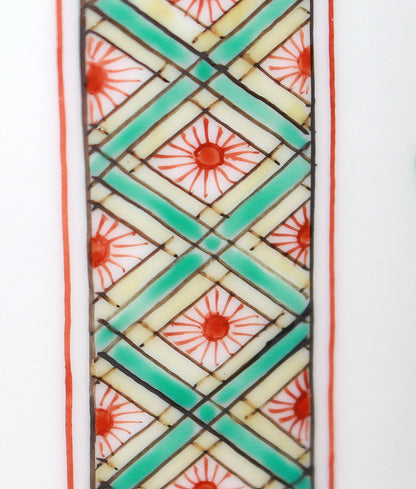 26053 人间国宝 第十四代坂田柿右卫门罐，罐身饰有云纹手和花卉图案（沉香罐，特别限量版） 