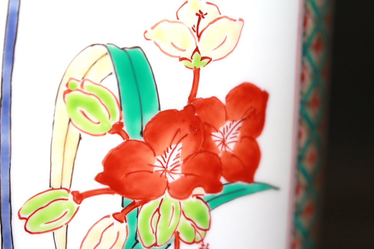 26053 人间国宝 第十四代坂田柿右卫门罐，罐身饰有云纹手和花卉图案（沉香罐，特别限量版） 