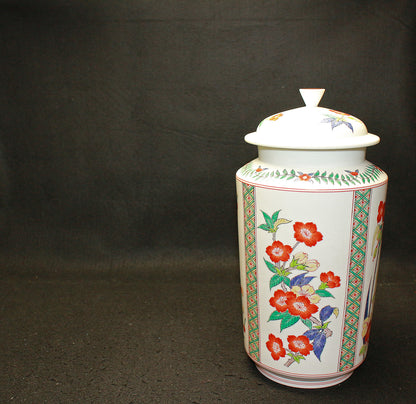 26053 人间国宝 第十四代坂田柿右卫门罐，罐身饰有云纹手和花卉图案（沉香罐，特别限量版） 