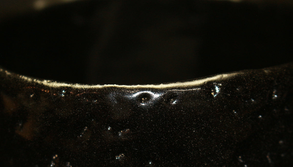 26069	人間国宝　加藤孝造　瀬戸黒茶盌（平柴谷）　KATO　Kozo