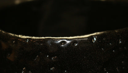 26069	人間国宝　加藤孝造　瀬戸黒茶盌（平柴谷）　KATO　Kozo