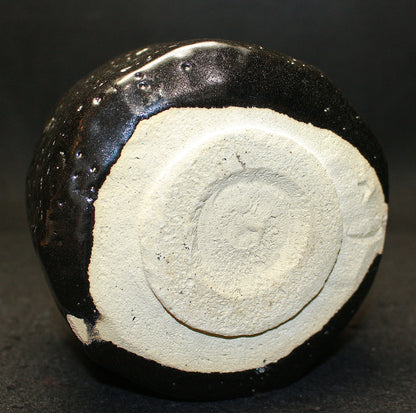 26069	人間国宝　加藤孝造　瀬戸黒茶盌（平柴谷）　KATO　Kozo