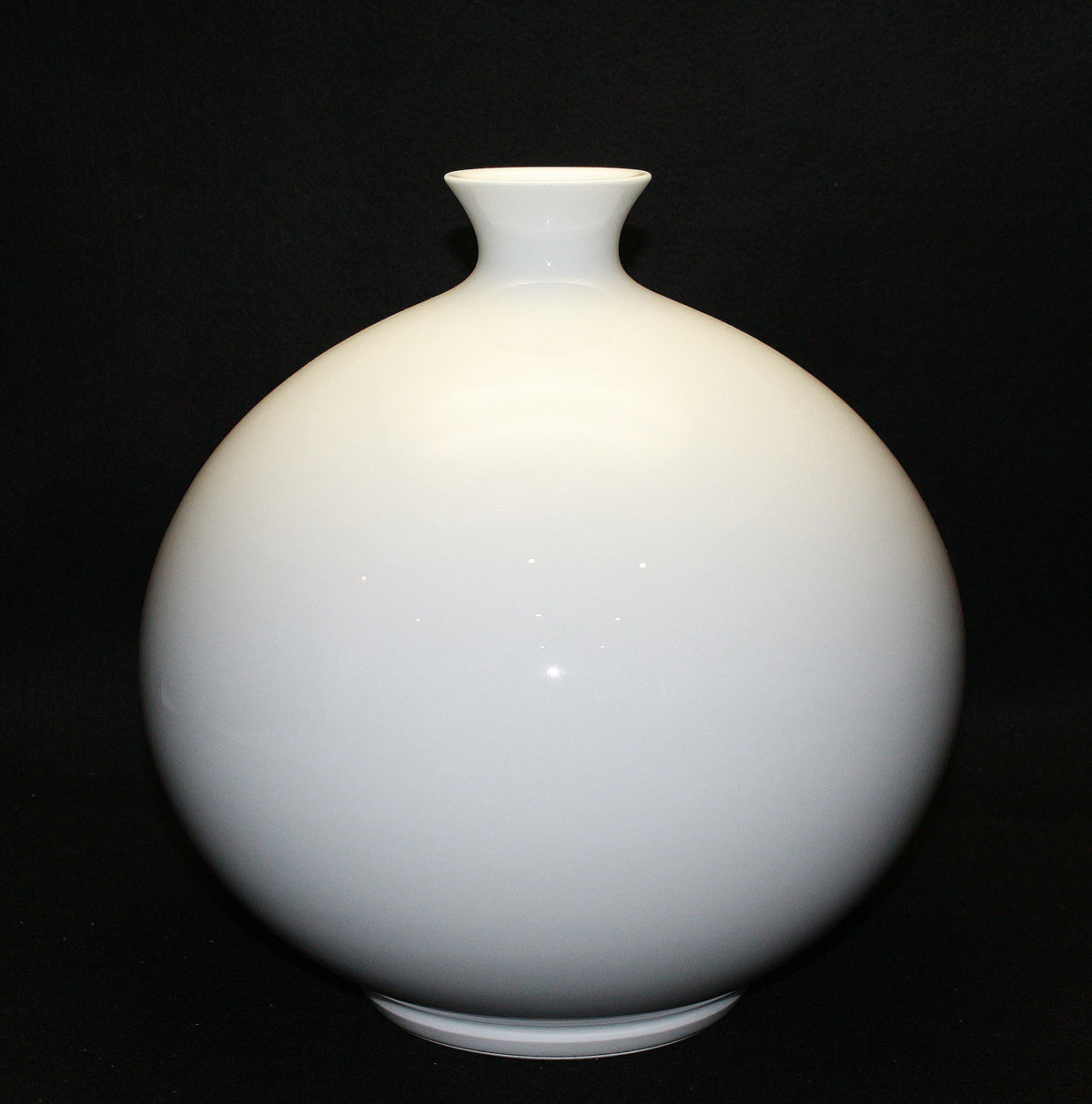 26071 Living National Treasure Inoue Manji White Porcelain Round Vase 