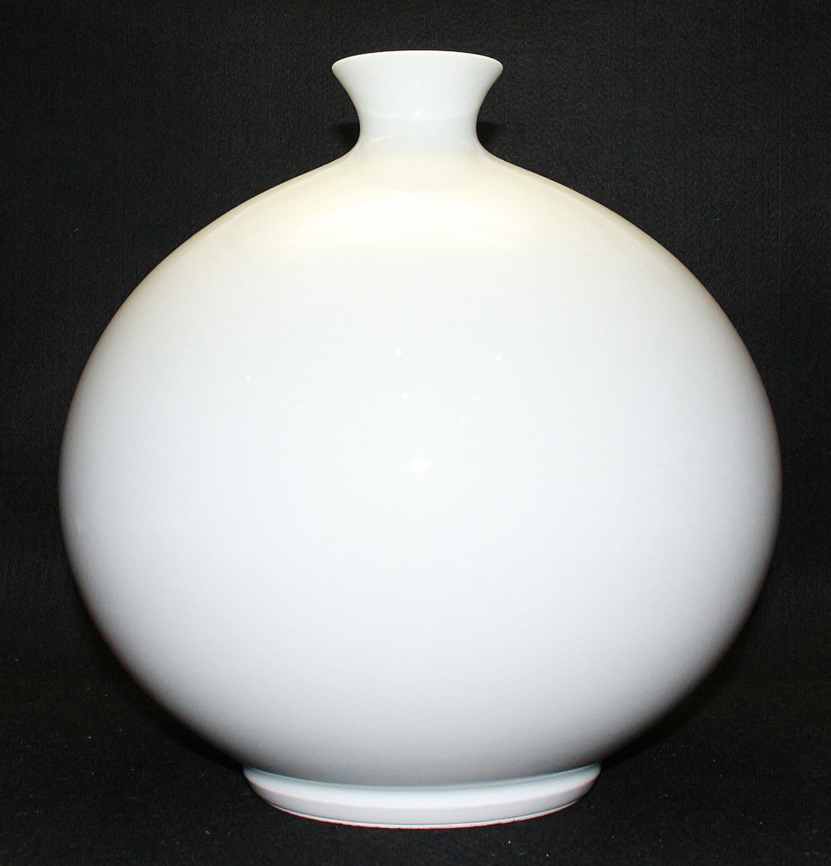 26071 Living National Treasure Inoue Manji White Porcelain Round Vase 