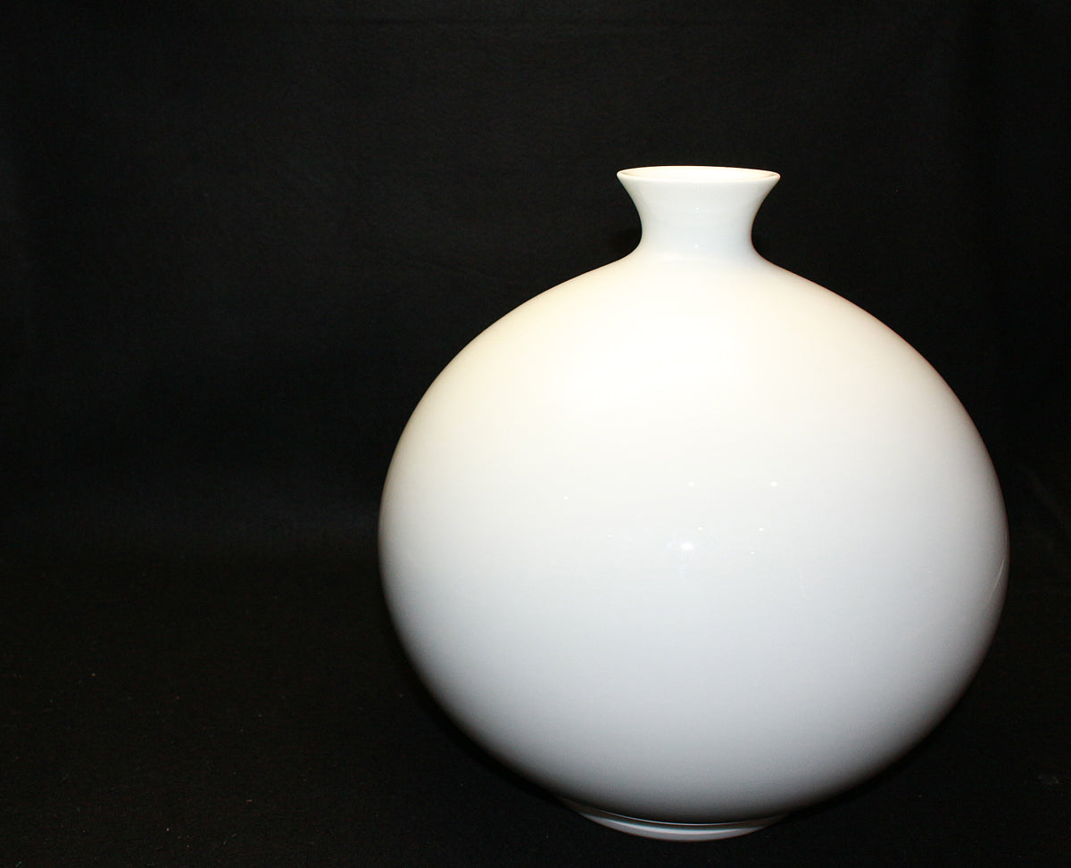 26071 Living National Treasure Inoue Manji White Porcelain Round Vase 