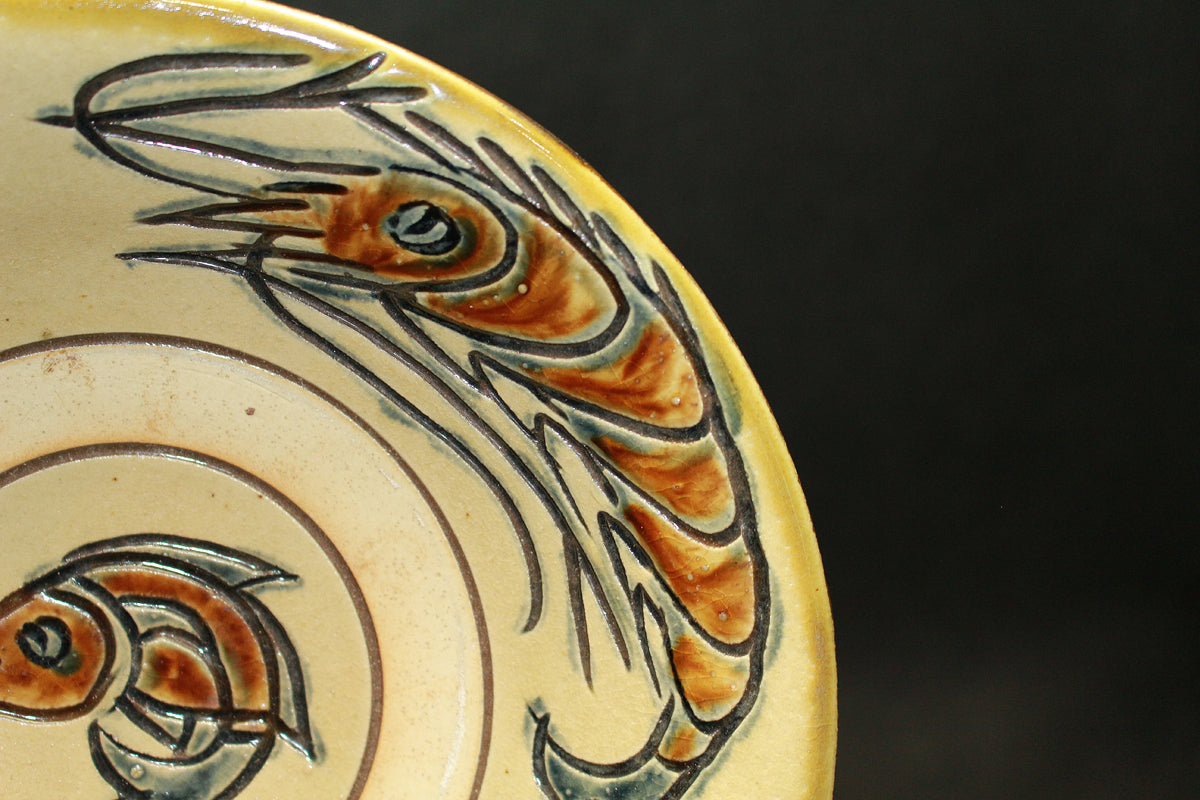 26072	人間国宝　金城次郎　壷屋焼　皿（海老魚紋）