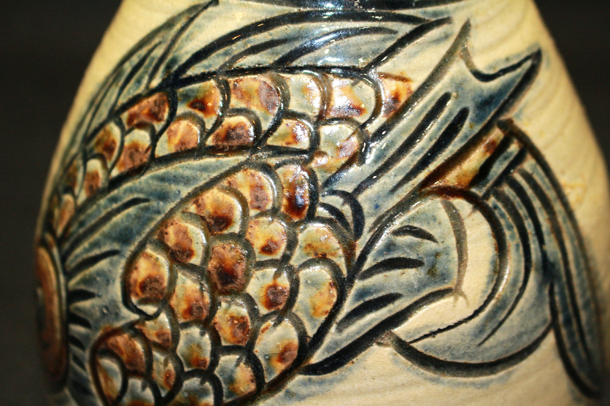 26073	人間国宝　金城次郎　壷（魚紋）