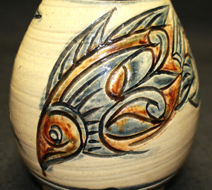 26073	人間国宝　金城次郎　壷（魚紋）