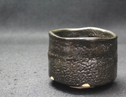 26074	人間国宝　加藤孝造　瀬戸黒茶盌（平柴谷）　KATO　Kozo