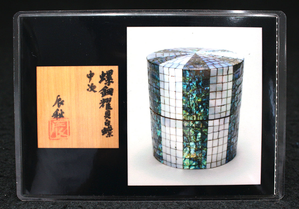 25899　 人間国宝　黒田辰秋　螺鈿耀貝白蝶中次（東美鑑定書付属）　KURODA Tatsuaki