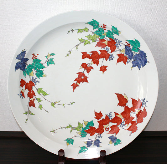 26076	人間国宝　１４代酒井田柿右衛門	　濁手蔦文皿　SAKAIDA Kakiemon