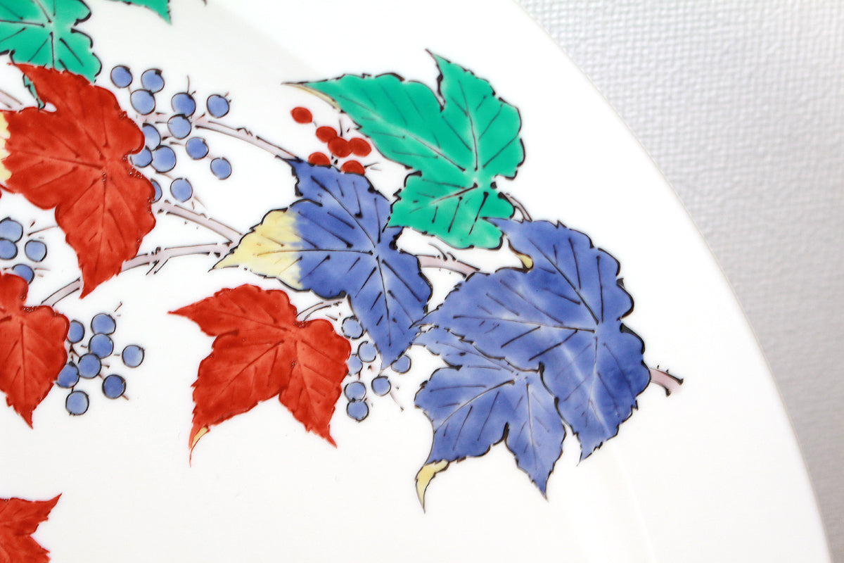 26076	人間国宝　１４代酒井田柿右衛門	　濁手蔦文皿　SAKAIDA Kakiemon