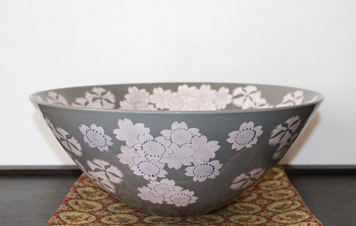 26078 Living National Treasure Nakata Kazuo Pale cherry blossom glaze with silver-colored flower and bird design bowl NAKATA Kazuo 
