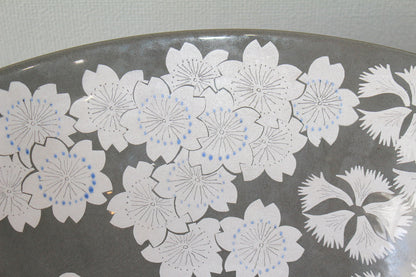 26078 Living National Treasure Nakata Kazuo Pale cherry blossom glaze with silver-colored flower and bird design bowl NAKATA Kazuo 