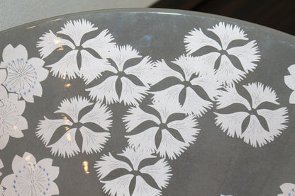 26078 Living National Treasure Nakata Kazuo Pale cherry blossom glaze with silver-colored flower and bird design bowl NAKATA Kazuo 