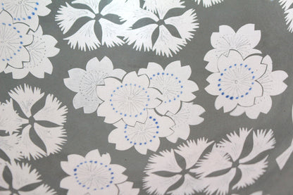 26078 Living National Treasure Nakata Kazuo Pale cherry blossom glaze with silver-colored flower and bird design bowl NAKATA Kazuo 