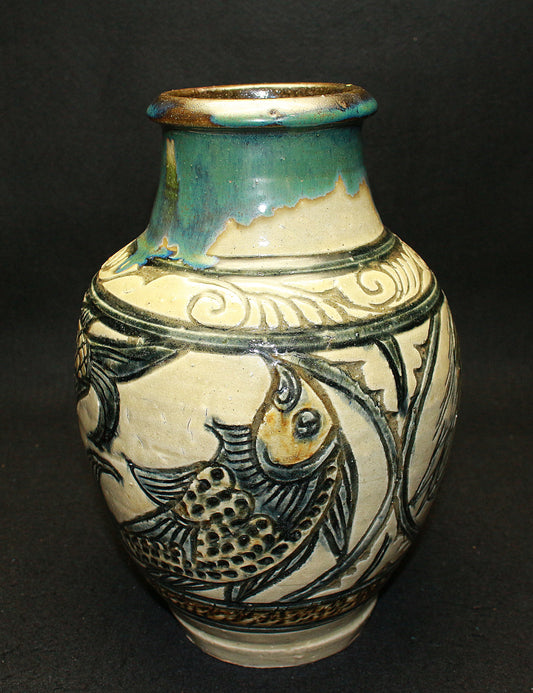 26090	人間国宝　金城次郎　魚文花瓶　　Kinjo　Jiro