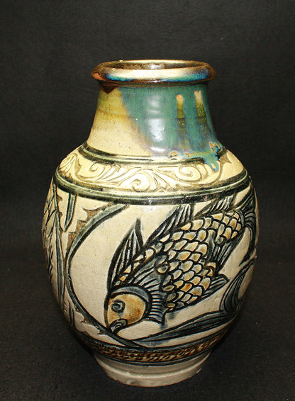 26090	人間国宝　金城次郎　魚文花瓶　　Kinjo　Jiro