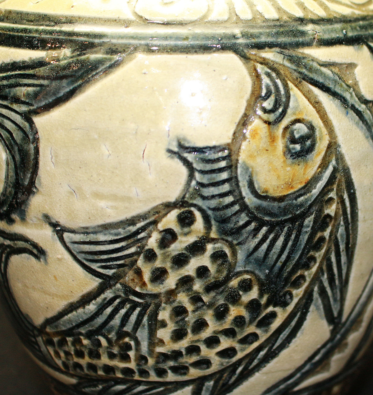 26090	人間国宝　金城次郎　魚文花瓶　　Kinjo　Jiro