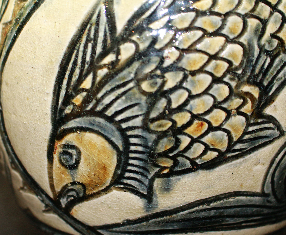 26090	人間国宝　金城次郎　魚文花瓶　　Kinjo　Jiro