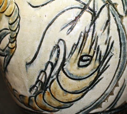 26090	人間国宝　金城次郎　魚文花瓶　　Kinjo　Jiro