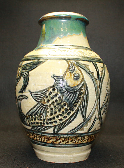 26090	人間国宝　金城次郎　魚文花瓶　　Kinjo　Jiro