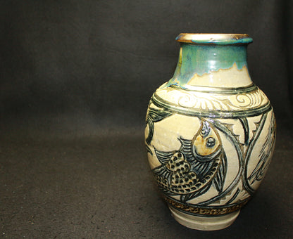 26090	人間国宝　金城次郎　魚文花瓶　　Kinjo　Jiro