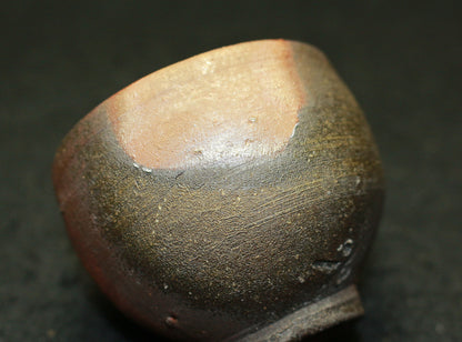 26111　人間国宝　藤原啓	備前酒杯①　　FUJIWARA　Kei