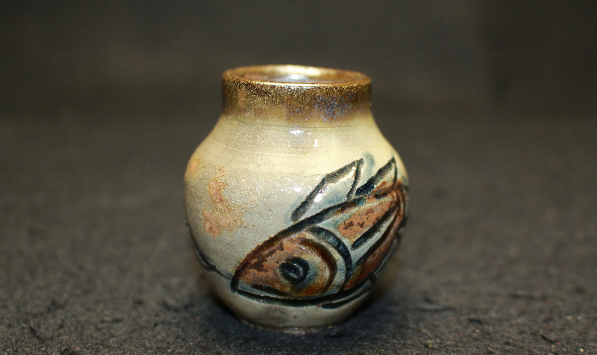 26116	人間国宝　金城次郎　小壷（魚文）　KINJYO Jiro