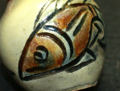 26116	人間国宝　金城次郎　小壷（魚文）　KINJYO Jiro