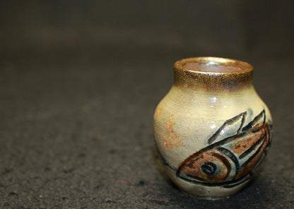 26116	人間国宝　金城次郎　小壷（魚文）　KINJYO Jiro