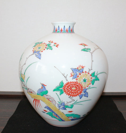 26109 　人間国宝　１４代酒井田柿右衛門	　錦花鳥文花瓶　　SAKAIDA Kakiemon