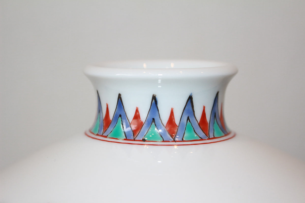 26109 　人間国宝　１４代酒井田柿右衛門	　錦花鳥文花瓶　　SAKAIDA Kakiemon