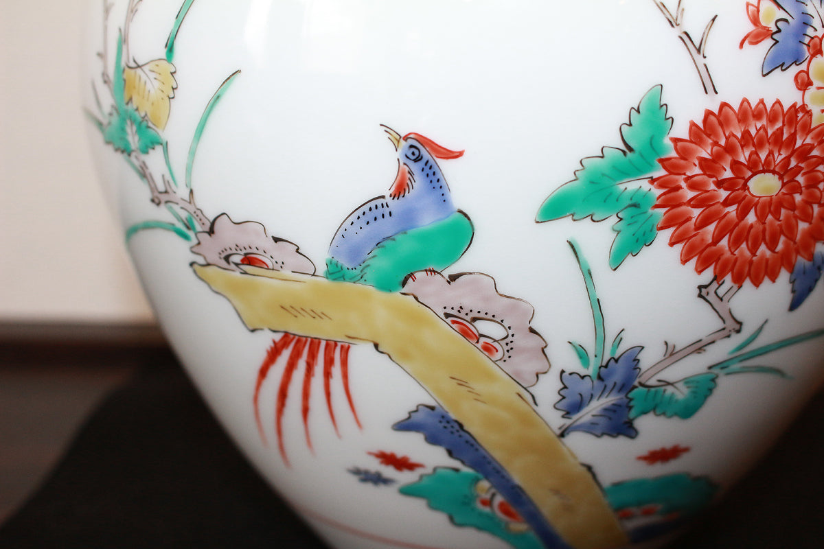 26109 　人間国宝　１４代酒井田柿右衛門	　錦花鳥文花瓶　　SAKAIDA Kakiemon